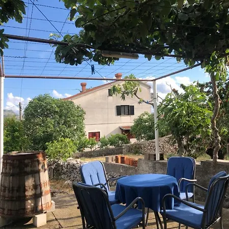 Apartment Apartman Ana *
